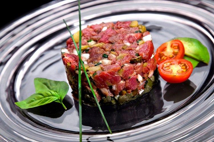 Tartare de boeuf aux câpres