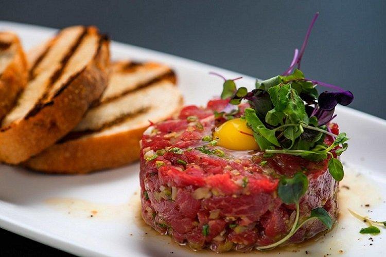 Tartare de boeuf à l'ail