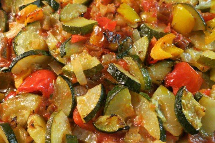 Sauté de légumes aux pommes et crème sure