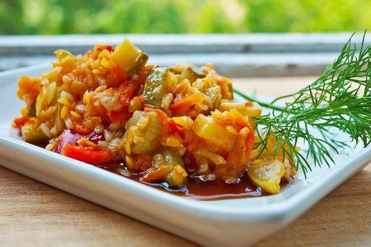 Sauté de légumes avec du riz