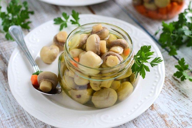 Champignons marinés au citron et au cognac