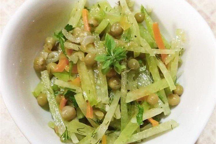 Salade de radis blanc aux petits pois