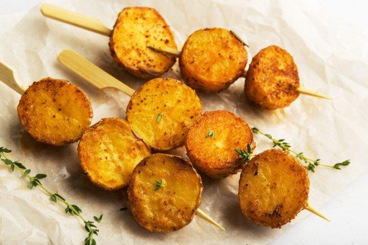 Brochette de pommes de terre