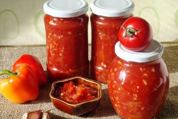 Poivre bulgare aux tomates pour l'hiver
