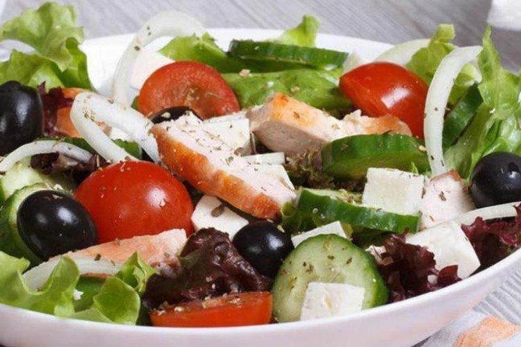 Salade de poulet, tomates et fetaxa