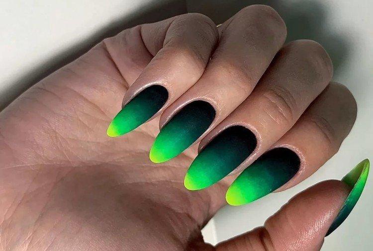 Manucure dégradé néon