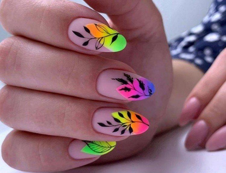 Manucure au néon avec des dessins