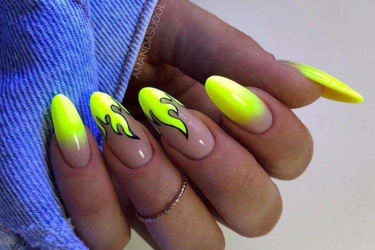 Manucure néon pour ongles longs