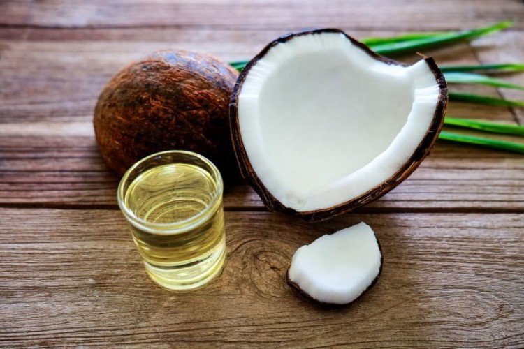 Masque à la noix de coco pour cheveux abîmés
