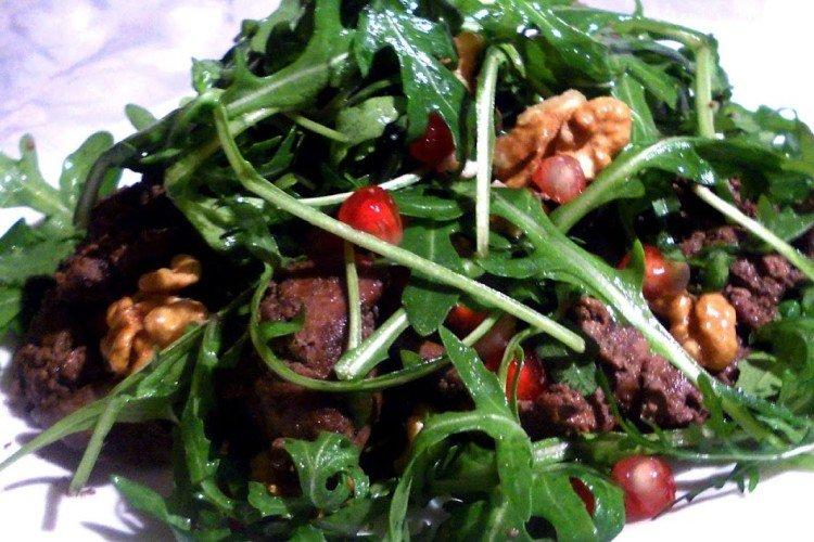 Salade de foie aux noix
