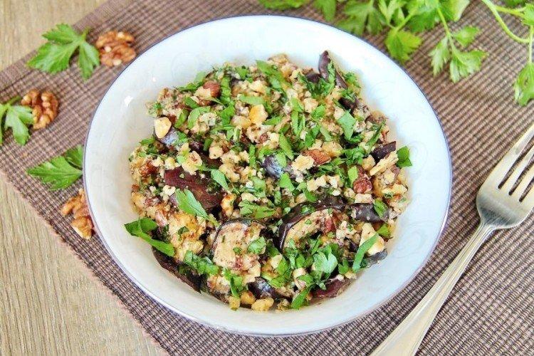 Salade d'aubergines et noix