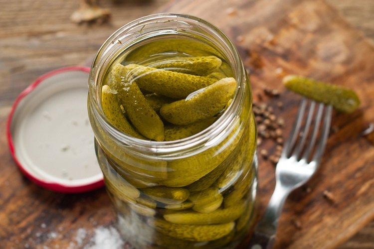 Concombres marinés croustillants