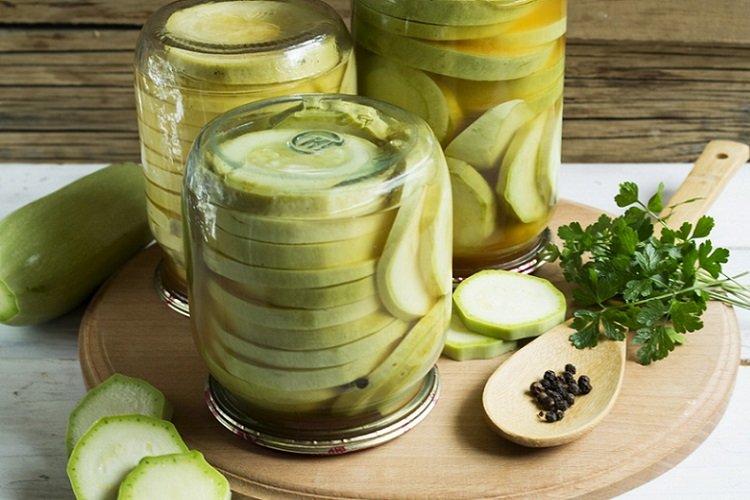 Courgettes marinées au vinaigre
