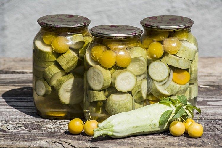 Courgettes marinées aux mirabelles