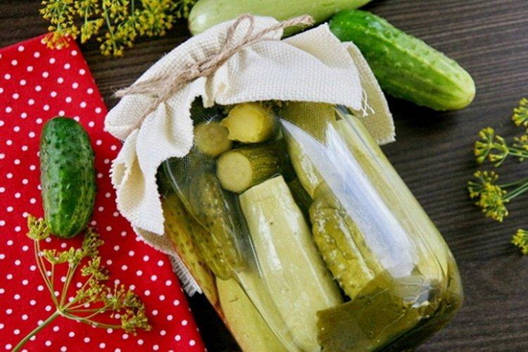 Courgettes marinées aux concombres
