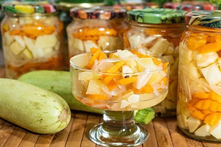 Courgettes marinées aux carottes et pommes