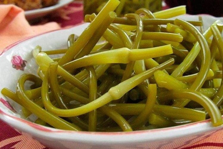 Flèches à l'ail mariné sans stérilisation