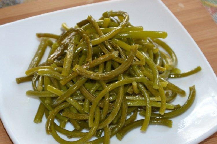 Flèches d'ail marinées au paprika et coriandre