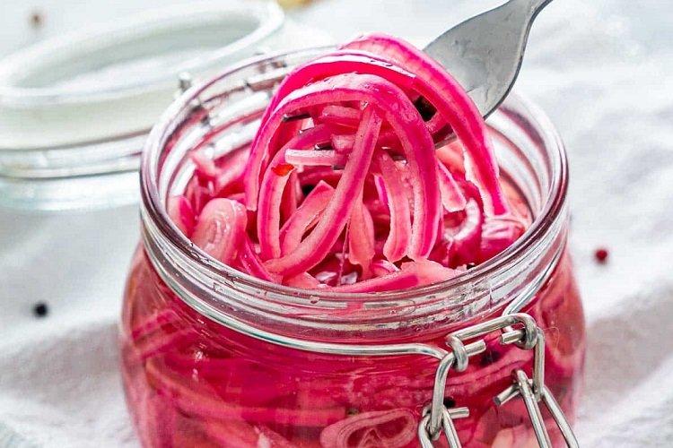 Oignons marinés à la cannelle et au jus de citron