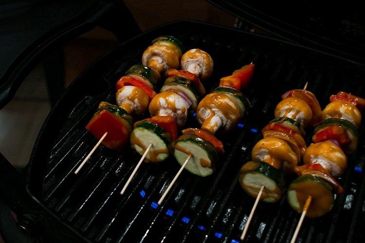 Légumes juteux sur le gril