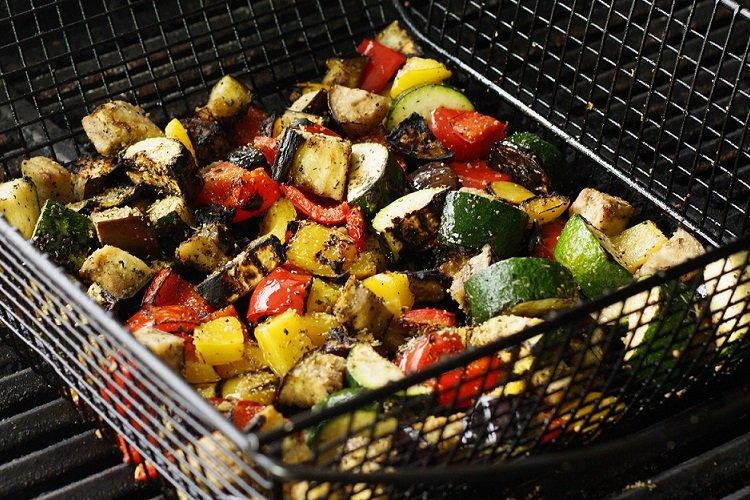 Légumes grillés avec mayonnaise et épices