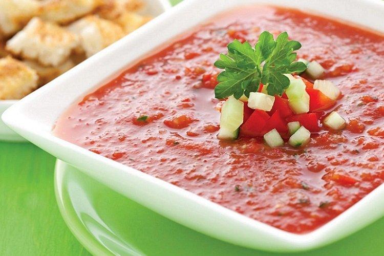 Gaspacho à l'eau minérale