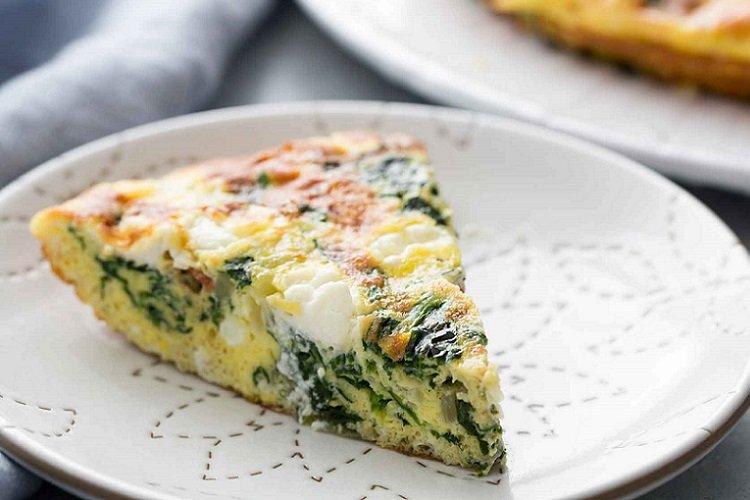 Omelette de courgettes aux épinards et fromage à pâte molle