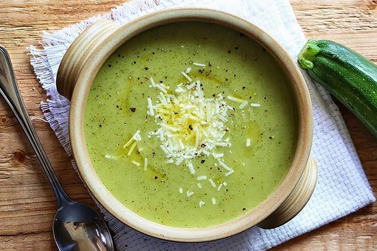 Soupe crémeuse de courge au fromage à pâte dure