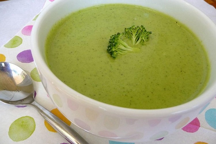 Soupe de courgettes, brocoli et purée de céleri