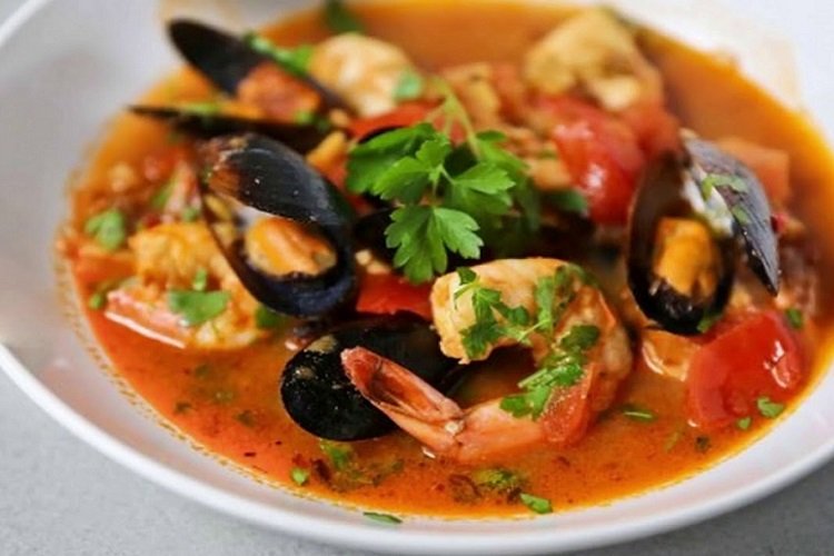 Oreille de poisson rouge, moules et crevettes