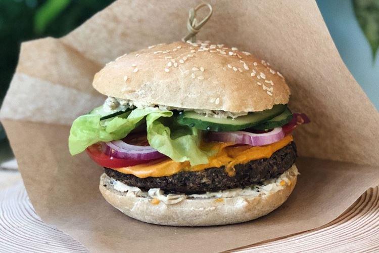 Hamburger de côtelette aux haricots végétariens - Recette maison