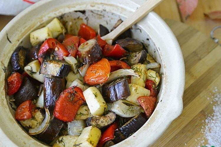 Légumes au four en marinade à l'ail - Plats chauds pour les recettes du Nouvel An 2021