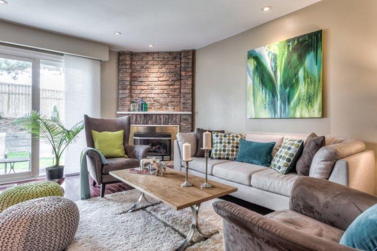 Salon avec cheminée dans un style moderne - photo de design d'intérieur