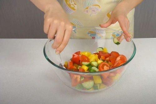 Salade grecque - une recette classique étape par étape