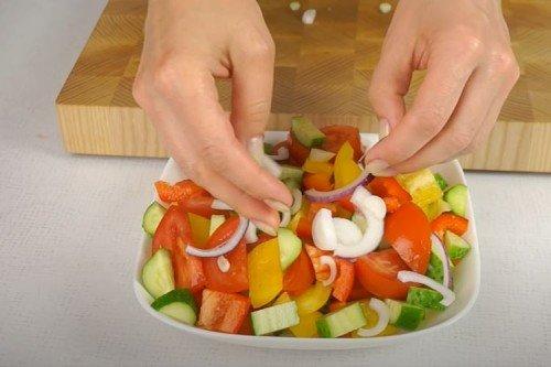 Salade grecque - une recette classique étape par étape