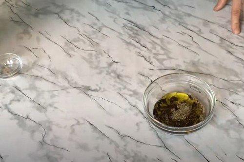 Salade grecque au basilic - Recette pas à pas