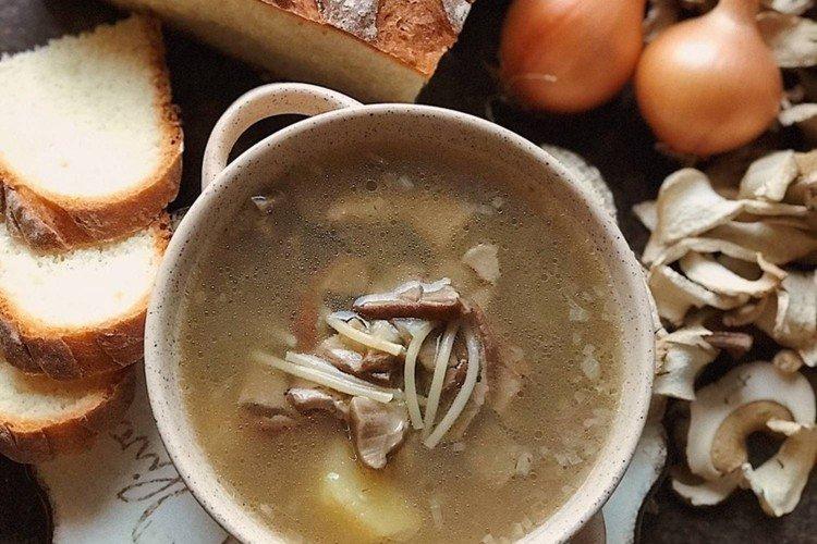 Soupe de champignons aux cèpes et nouilles - recettes