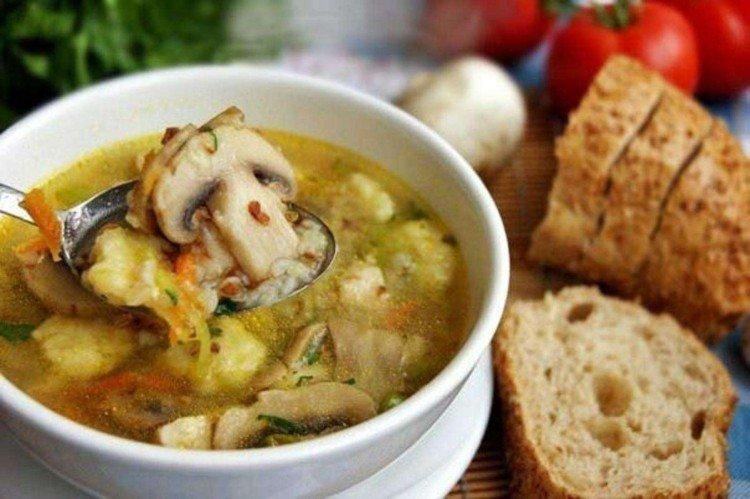 Soupe de champignons simple aux pommes de terre - recettes