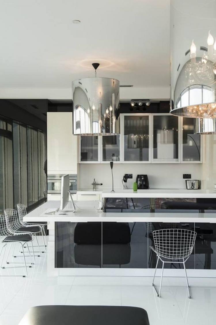 Intérieur d'un appartement dans la tour Petersburg, Moscow-City