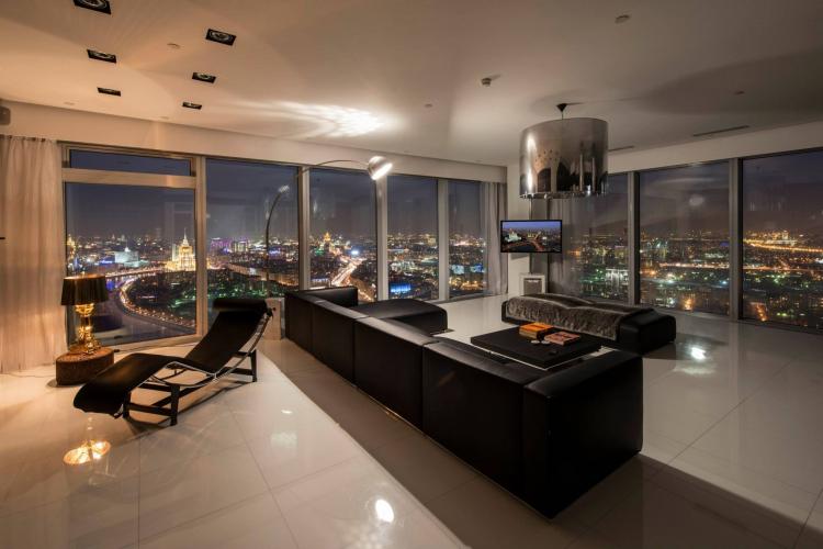 Intérieur d'un appartement dans la tour Petersburg, Moscow-City