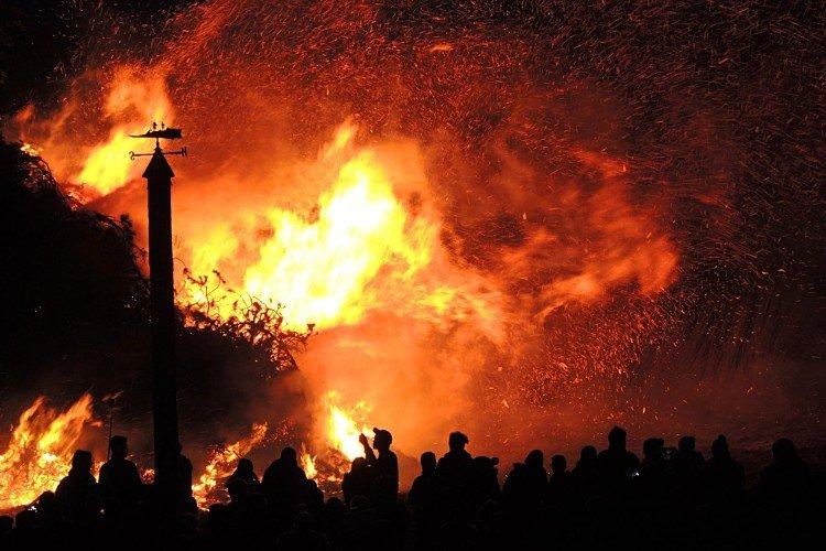 Un incendie dans la maison de quelqu'un d'autre - pourquoi une interprétation de rêve de feu d'un rêve d'un livre de rêves