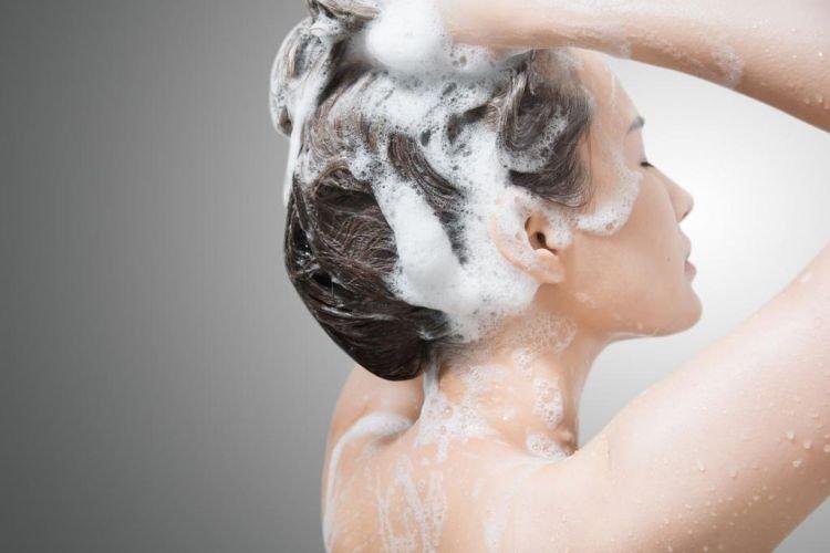 Fréquence de lavage - Comment faire pousser les cheveux rapidement