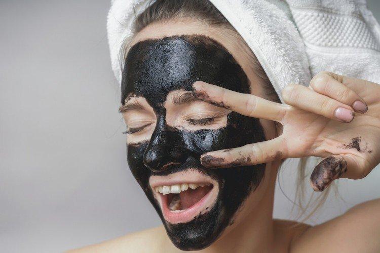 Masque de film - Comment se débarrasser des points noirs sur le visage