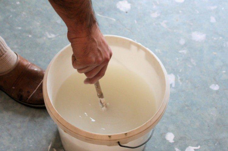 Le choix de la colle - Comment coller du papier peint intissé