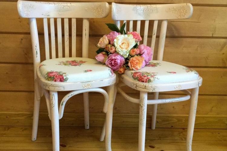 Vieilles chaises - décor, comment mettre à jour (photo)