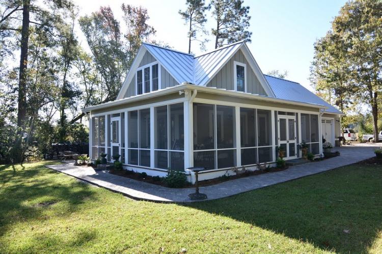 Comment décorer le porche d'une maison privée - Porche-véranda fermé