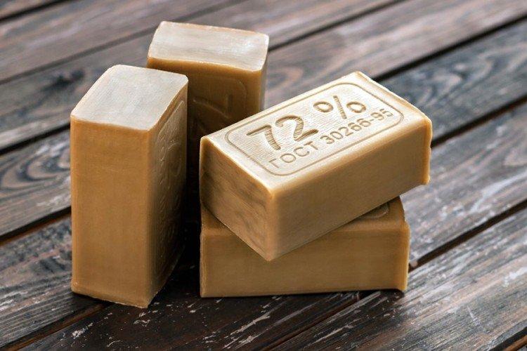 Savon à lessive - comment nettoyer la graisse des armoires de cuisine
