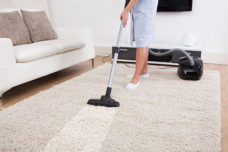 Comment nettoyer la poussière de tapis à la maison