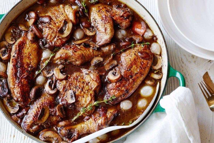 Poulet au vin rouge - Comment faire cuire le poulet pour les recettes du Nouvel An