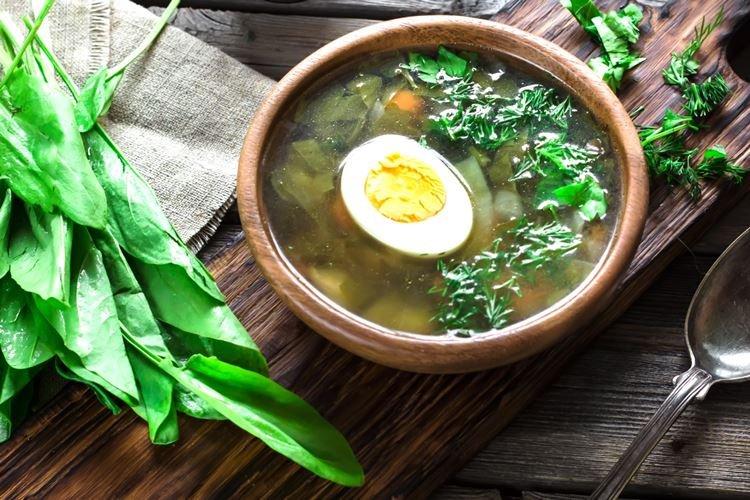 Bortsch vert avec des flèches à l'ail - Comment faire cuire des flèches à l'ail rapidement et savoureuses